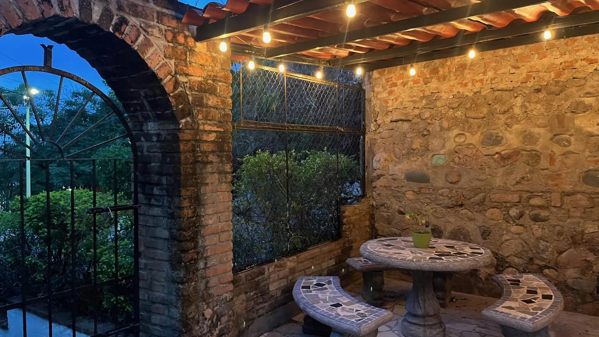 Villa Palmier -Quiet Cosy Air Conditioned Terrace بويرتو فالارتا المكسيك